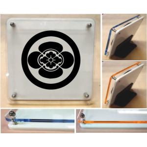 大好評　家紋盾【丸に木瓜】アクリル製カラーエッジ　スタンド型二層式の家紋盾10cm