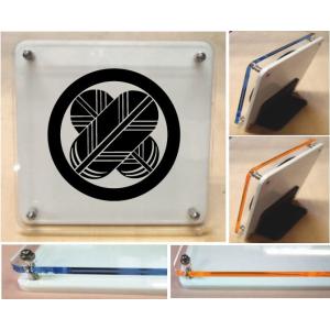 家紋盾【丸に違い鷹の羽】アクリル製カラーエッジ　スタンド型二層式の家紋盾10cm