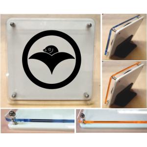 大好評　丸に雁金　家紋盾　アクリル製カラーエッジ　スタンド型二層式の家紋盾10cm