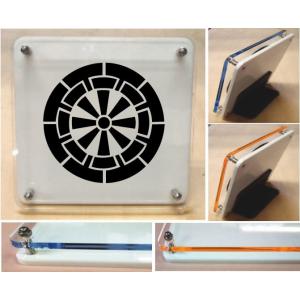 家紋盾【源氏車】アクリル製カラーエッジ　スタンド型二層式の家紋盾10cm