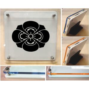 剣木瓜　家紋盾　アクリル製カラーエッジ　スタンド型二層式の家紋盾10cm