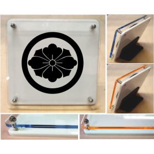 家紋盾【丸に剣花菱】アクリル製カラーエッジ　スタンド型二層式の家紋盾10cm