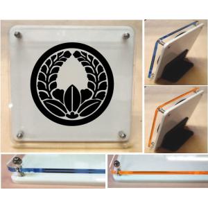 丸に上り藤２家紋盾　アクリル製カラーエッジ　スタンド型二層式の家紋盾10cm