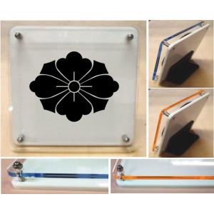 剣花菱　家紋盾　アクリル製カラーエッジ　スタンド型二層式の家紋盾10cm