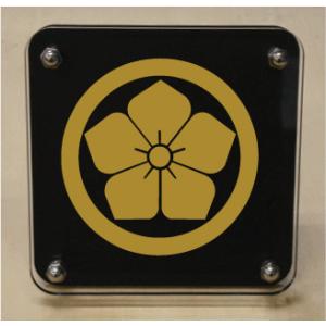 丸に桔梗（まるにききょう）　家紋盾15cm　スタンド型二層式の家紋盾【丸に桔梗】　当店のお勧め商品です。