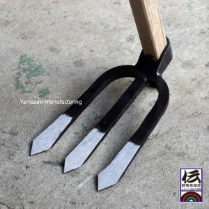 三本 備中鍬 (刃先 剣) 樫柄付 鍬 山崎製作所　収獲後や春先の耕地起こしに最適