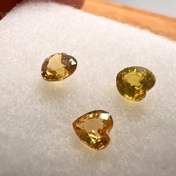 サファイア イエロー ハートシェイプ 4mm×3.6mm＜オマケ付き / 鑑別書別売＞♪ 天然石 ル...