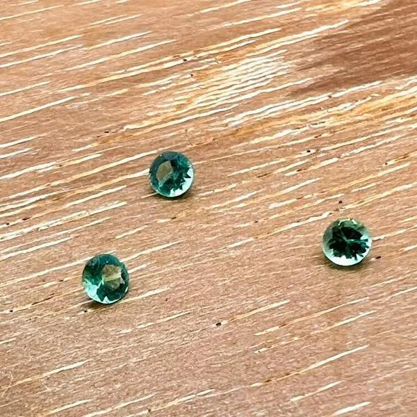 エメラルド 2mm W8488001034♪ 天然石 ルース 宝石 ジェム 裸石 パワーストーン ア...