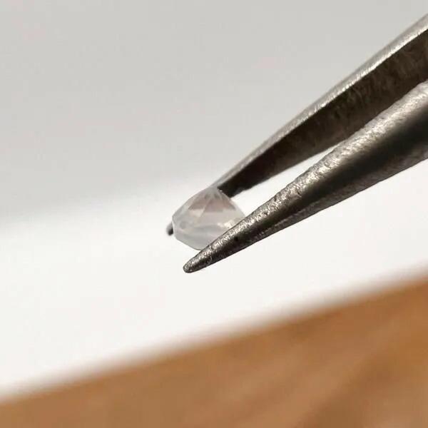 【メール便】ホワイトムーンストーン 2mm Ｗ8488001234♪ 天然石 ルース 宝石 ジェム ...