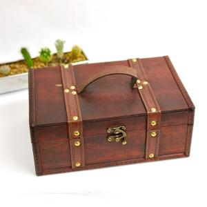 古い鍵と木箱のコレクション imgrc0083451730.jpg