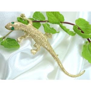 トカゲモチーフ 動物 アニマル エメラルドの凛々しき目がポイント ダスト加工でしとやかなキラキラ ブ...