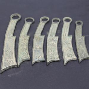 古銭風のブロンズ風置物 中国古銭型金属工芸品 ...の詳細画像3