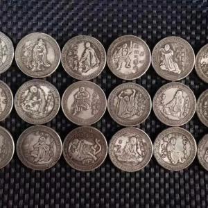 中国古銭セット18枚 阿羅漢図案 銀貨風 傳統模...の商品画像