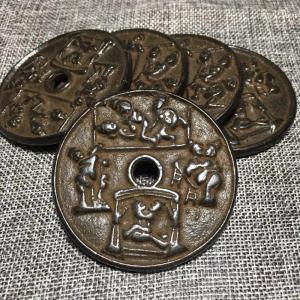 中国古銭風の銅製風水置物 象徴的文様 風花雪月...の詳細画像1