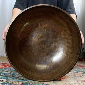 ネパール手作り真鍮シンギングボウル 大型フット...の詳細画像2