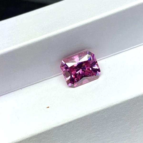 ピンク色のラディアントカット、ラボグロウンモアッサナイトダイヤモンド、婚約指輪製作用 Pink / ...