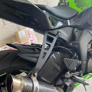 【並行輸入品】 バイク用エキゾーストハンガー マフラーホルダー カワサキzx6r ニンジャzx6r ...