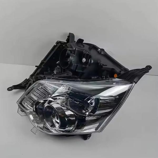 並行輸入品 ペアヘッドライトレンズトヨタノアヴォクシー ZRR70W ZRR75 ZRR75G 20...