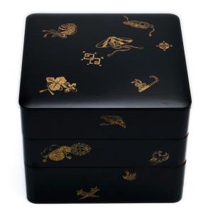 漆器：黒内朱段違四段七五重・奥田志郎《4段・漆塗り・重箱》 : 和食器