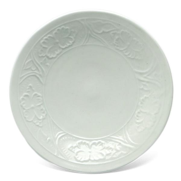 白磁：白磁陽刻牡丹文5.5寸皿・阿部春弥《中皿・直径17.0cm》