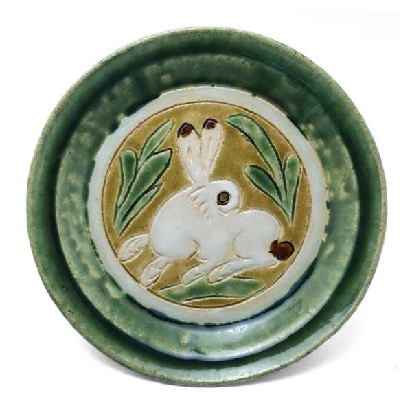 三彩彫皿・兎・野村佳苗《中皿・19.8cm》