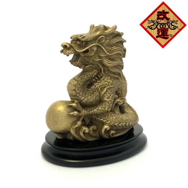 水晶を抱いた龍 大