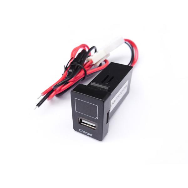 トヨタ車用 USBポート スイッチパネル 電圧計/赤LED付 車載 増設USBポート スイッチホール...