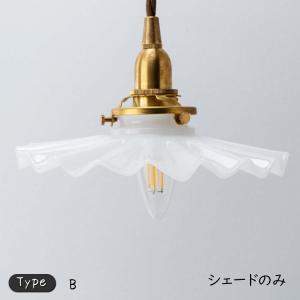 [匿名配送]昭和レトロ　ガラスシェード　乳白色　ミルクガラス　花柄　プレスガラス 昭和レトロ 電笠 乳白ガラス プレスガラス セル巻き 幾何学 戦前
