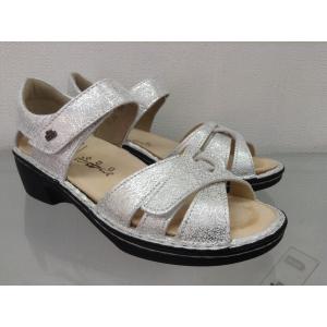 エレガントな佇まい。フィンコンフォート Finn Comfort サンダル82692 シルバープリント。｜yshoes