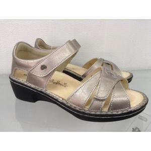 フィンコンフォート82692MADURAI-Sダークベージュパール。 ちょっとしたお出かけにもオススメなサンダル。｜yshoes