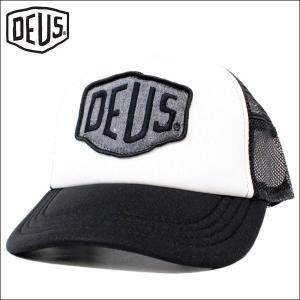 デウス キャップ　DEUS EX MACHINA (デウス エクス マキナ)　ユニセックス 刺繍メッシュキャップ　帽子 ロゴ シールド トラッカー　(BLACK)　DMA57985-BLACK｜ysk-style