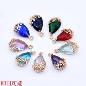【即日可能】高品質ガラスチャーム 雫型 花模様 カン付き 9×16mm ゴールド【2ヶ】
