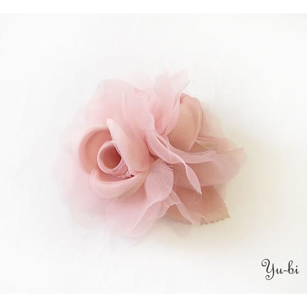 【定形外郵便OK２９０円】コサージュ/上品 パール ビーズ ふわふわ 花 ローズ 薔薇 クリップ c...