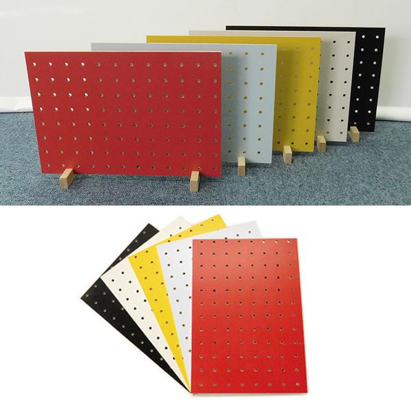有孔ボード パンチング 穴あきボード カラーA4ジャストサイズ1枚と支え棒２本付卓上セット 厚さ4m...
