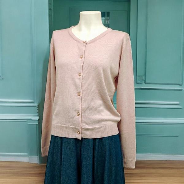 レディース ニット 暖かい オフィス 洗える 薄手 ピンク 金ボタン パール 通勤 長袖 丸首 無地...