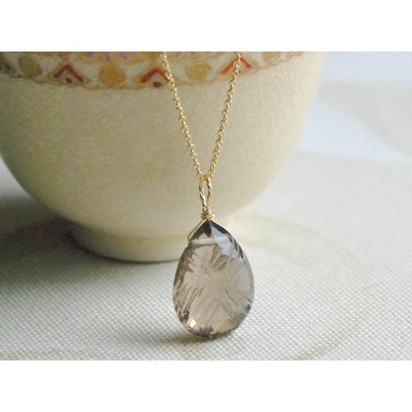 K18 カービングスモーキークォーツ ドロップ チャーム