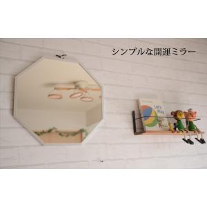 八角形の鏡を玄関に飾ると風水で開運に繋がると言...の詳細画像1