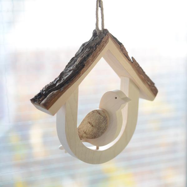 窓 吊り下げ ハンギング インテリア オブジェ オーナメント 鳥 木製 おしゃれ 『 幸せを運ぶハミ...