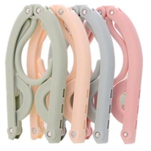 【並行輸入品】携帯用 折りたたみハンガー 4本セット 旅行ハンガー 携帯ハンガー 物干し .