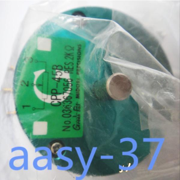 1匹のPCがMidori PrecisionsポテンショメータCPP-45B2kΩに適用されます