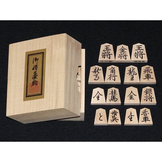 将棋駒 彫駒　楓(カエデ)　　特上彫　菱湖(リョウコ)書