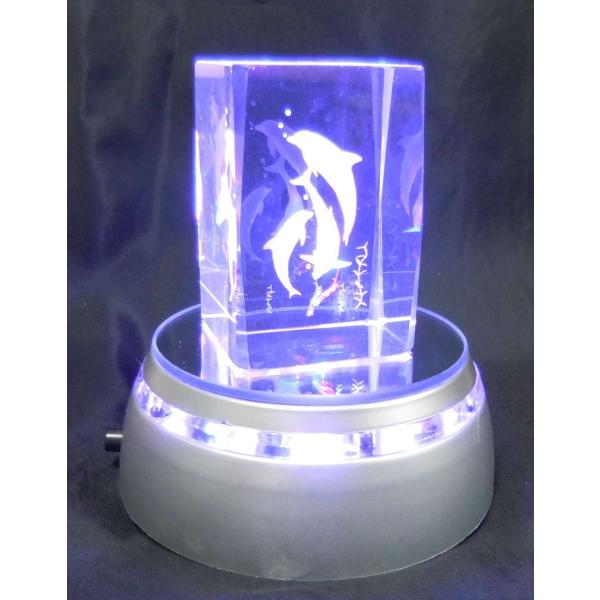 クリスタル　 レーザー彫刻　イルカ　LED四色発光台　セット