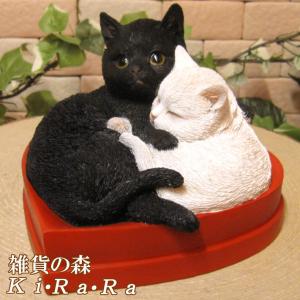 置物 動物 可愛い 猫の置物　寄り添いキャット　ブラック＆ホワイト　ハート　リアル　ネコのフィギア　オブジェ　ベランダアート　ガーデン　玄関先｜zakkakirara