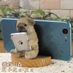 置物 動物 可愛い 犬の置物 パグ　スマホスタンド　ドッグ　Cタイプ　リアルな犬のフィギア　子いぬのオブジェ　イヌ　ガーデニング