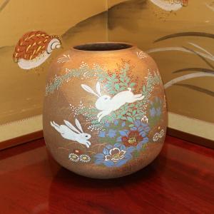 九谷焼 【伝統工芸名工】花瓶 陶器 本金赤牡丹孔雀 錦峰作 (限定品