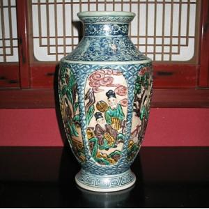 九谷焼 花瓶 陶器 古九谷人物 糠川清章(はせがわせいしょう)作 九谷焼 花瓶 陶器 古九谷人物 糠川清章(はせがわせいしょう)作