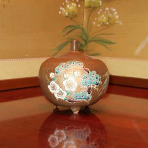 九谷焼 【伝統工芸名工】花瓶 陶器 本金赤牡丹孔雀 錦峰作 (限定品