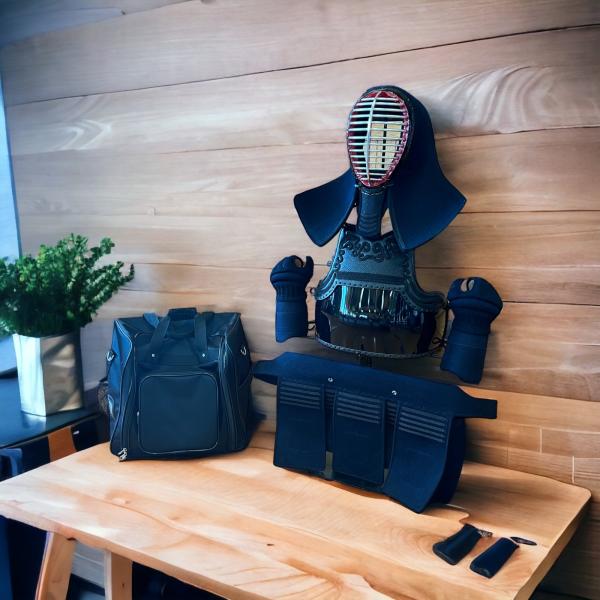 数量限定【刺繍代無料 胴込み】 頂黒 防具袋付 入門セット 6ミリ 総織刺し（面乳革 面紐 胴紐 付...