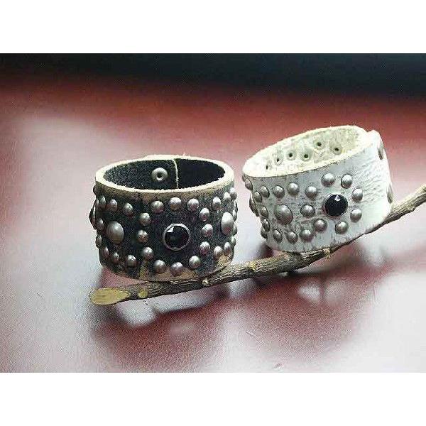 スタッズ＆ラインストーンリストバンド