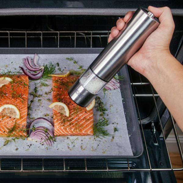 スパイスミル 電動 おしゃれ ペッパー ソルトミル 岩塩 胡椒 容器 LEDライト付き 便利グッズ ...